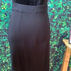 Misook Black straight knit knee length skirt